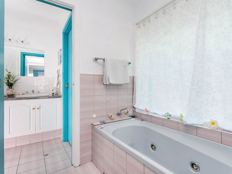 7 Gulf Point Drive, North Haven SA 5018