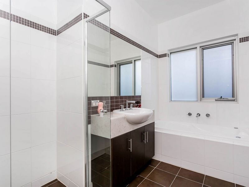 37 Military Road, Tennyson SA 5022