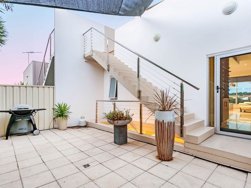 37 Military Road, Tennyson SA 5022