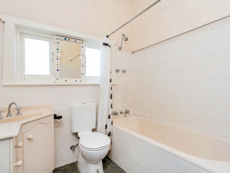 40 Albion Avenue, Glandore SA 5037