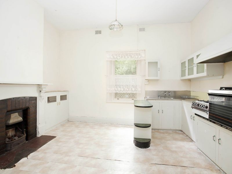 24 Hughes Street, Woodville SA 5011