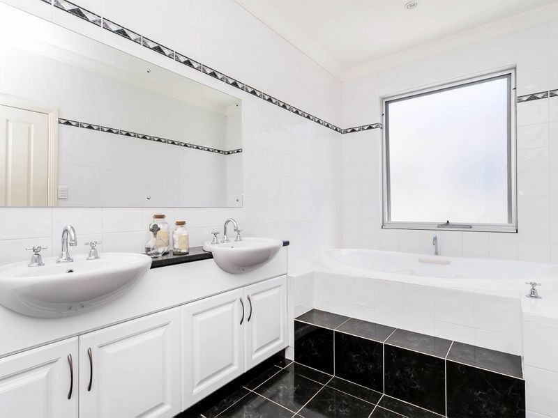 111 Gulf Point Drive, North Haven SA 5018