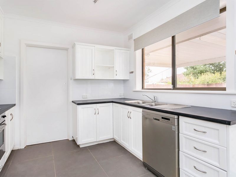 16 Wendy Avenue, Valley View SA 5093