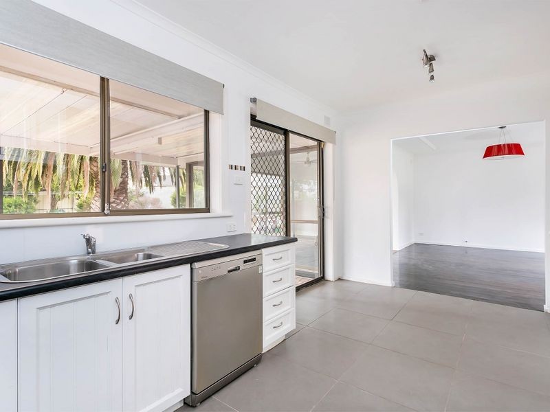 16 Wendy Avenue, Valley View SA 5093