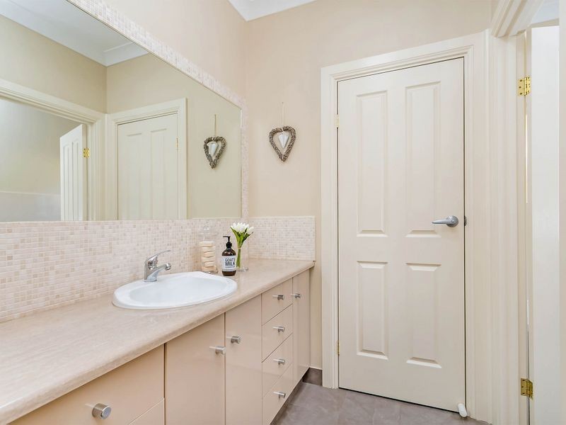 6 Collingwood Avenue, Flinders Park SA 5025