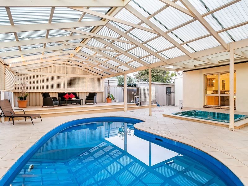 16 Lochside Drive, West Lakes SA 5021