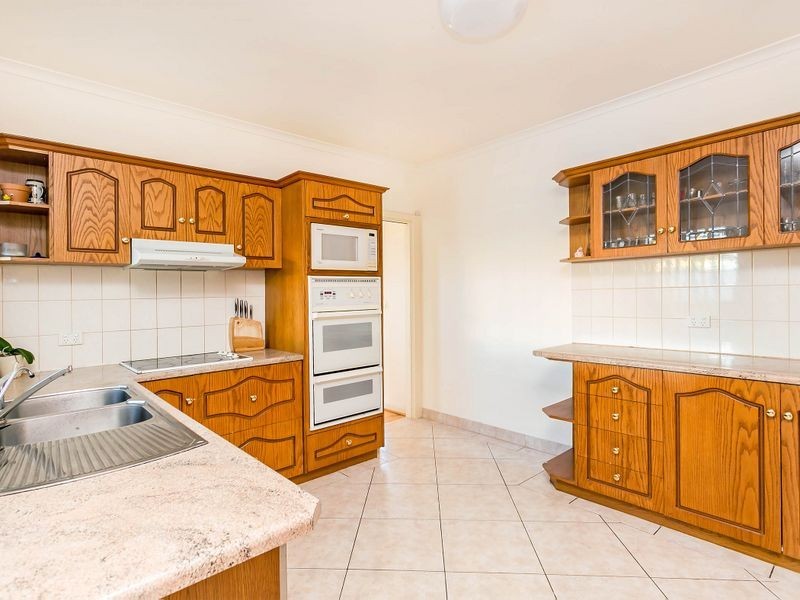 16 Lochside Drive, West Lakes SA 5021