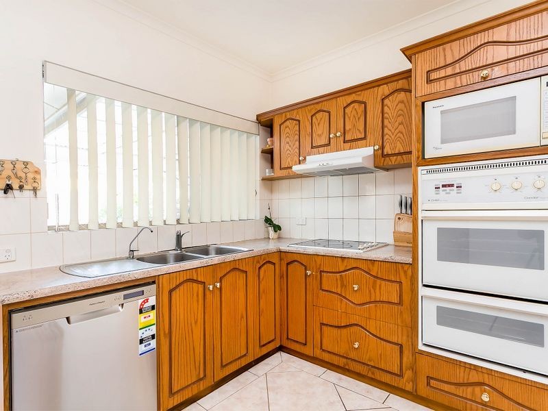 16 Lochside Drive, West Lakes SA 5021