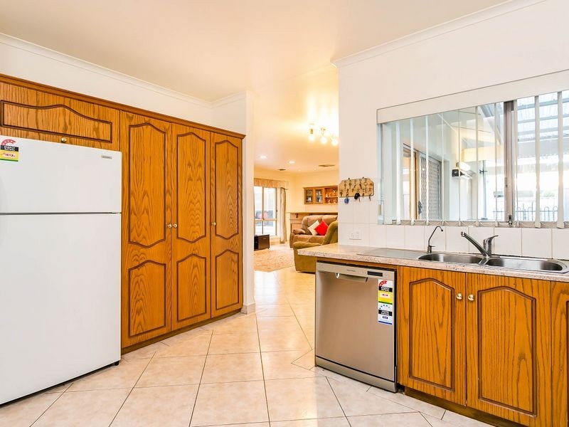 16 Lochside Drive, West Lakes SA 5021