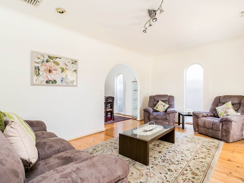 16 Lochside Drive, West Lakes SA 5021