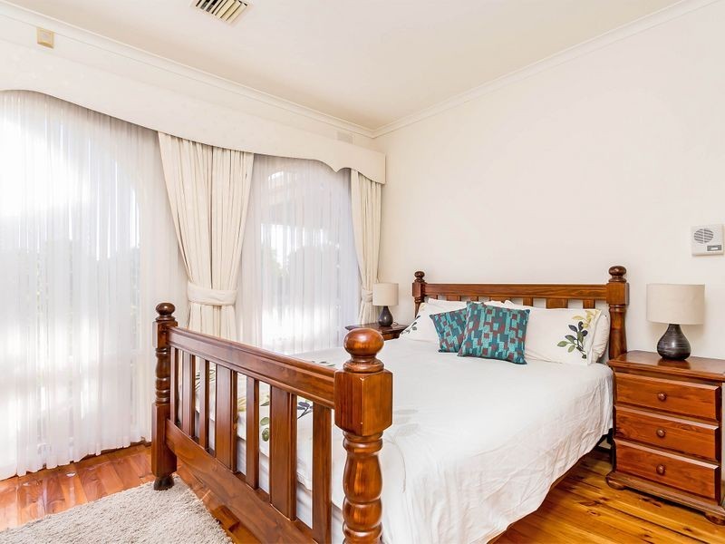 16 Lochside Drive, West Lakes SA 5021