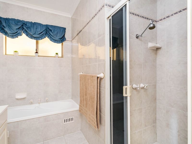 16 Lochside Drive, West Lakes SA 5021