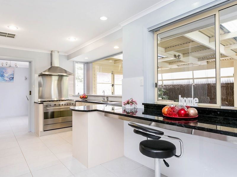 8 Hayes Court, West Lakes SA 5021