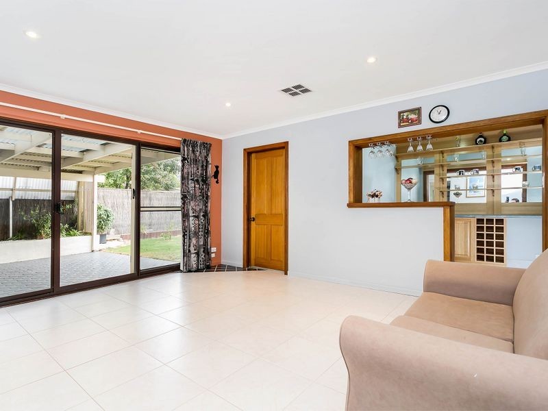 8 Hayes Court, West Lakes SA 5021