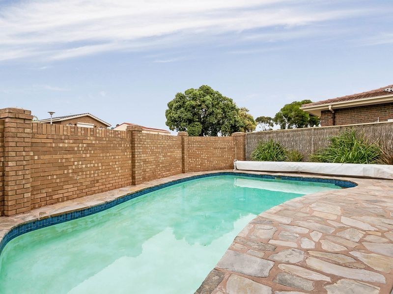 8 Hayes Court, West Lakes SA 5021