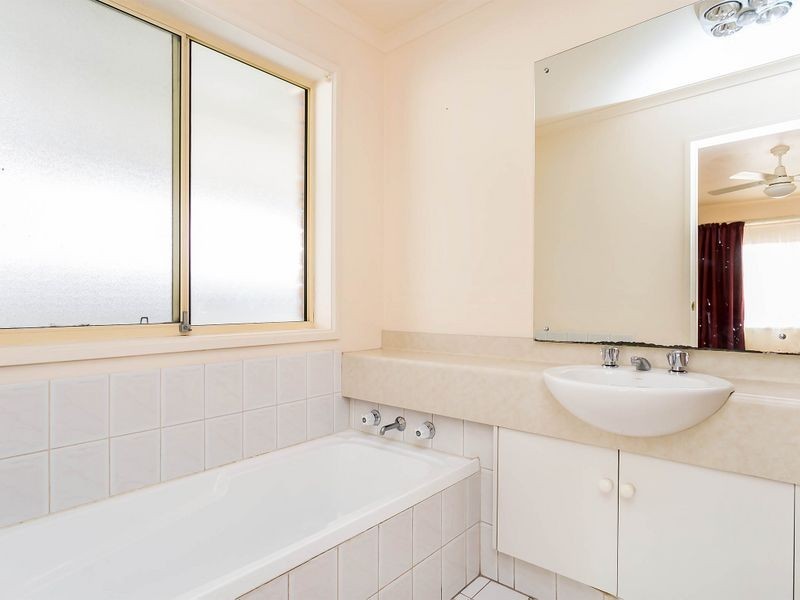 15 Veart Court, Woodcroft SA 5162