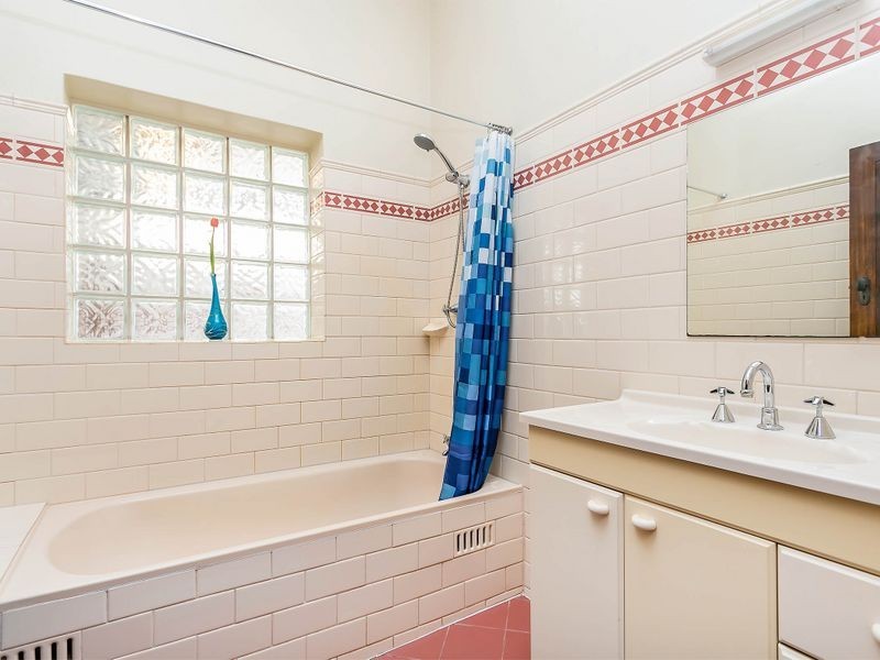 39 Glenhuntley Street, Woodville South SA 5011