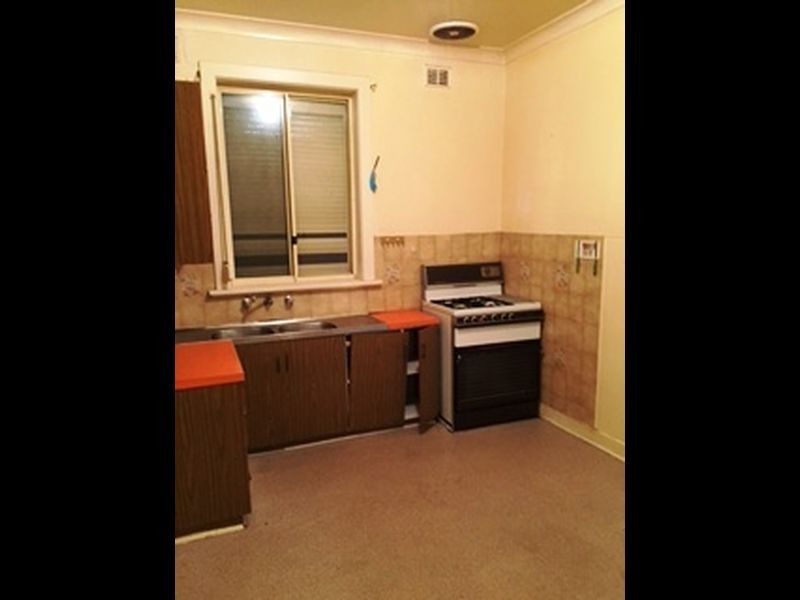 1 Woodlands Crescent, Beverley SA 5009