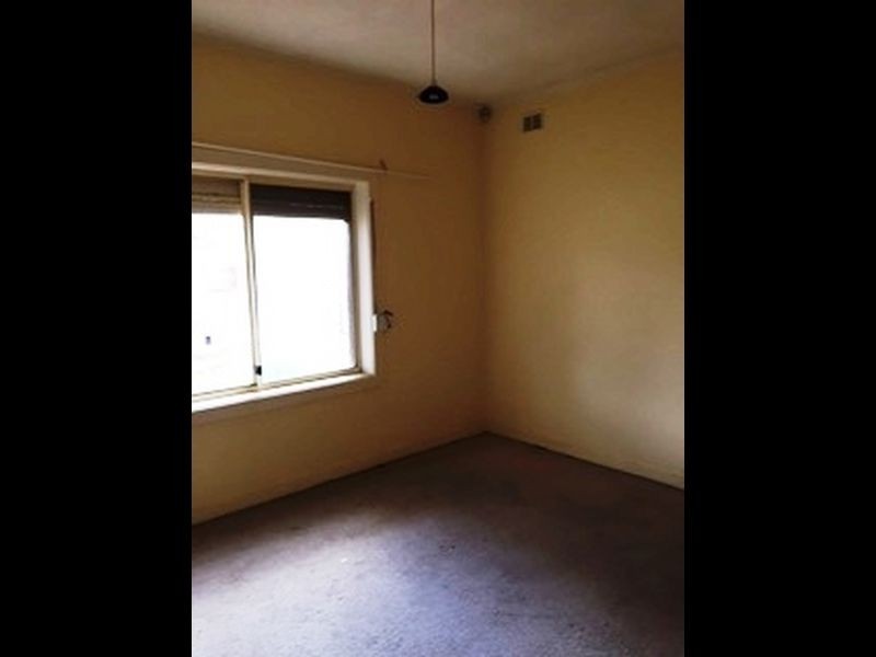 1 Woodlands Crescent, Beverley SA 5009