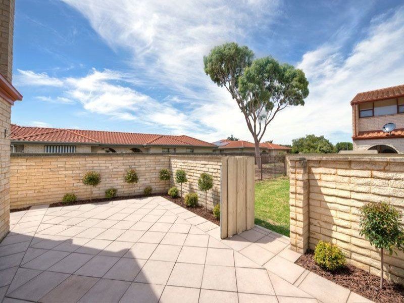1/7 Mooloola Way, West Lakes Shore SA 5020