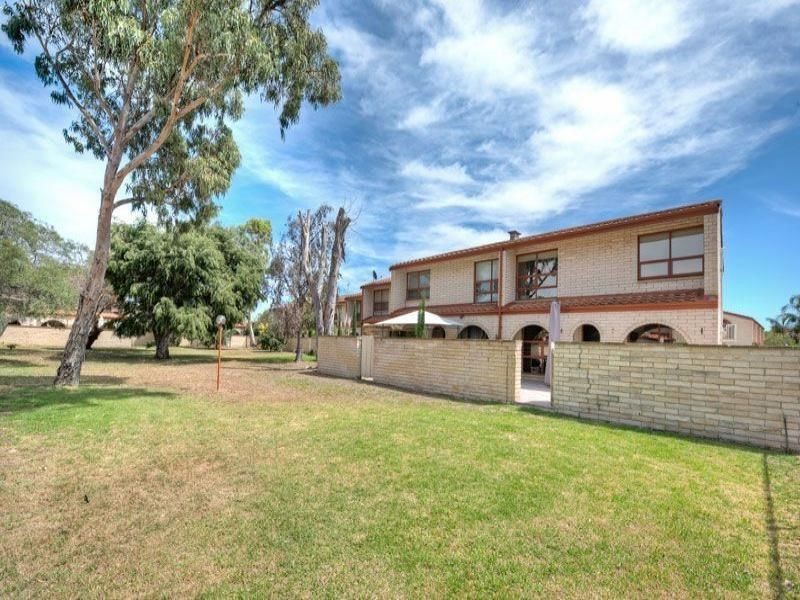 1/7 Mooloola Way, West Lakes Shore SA 5020