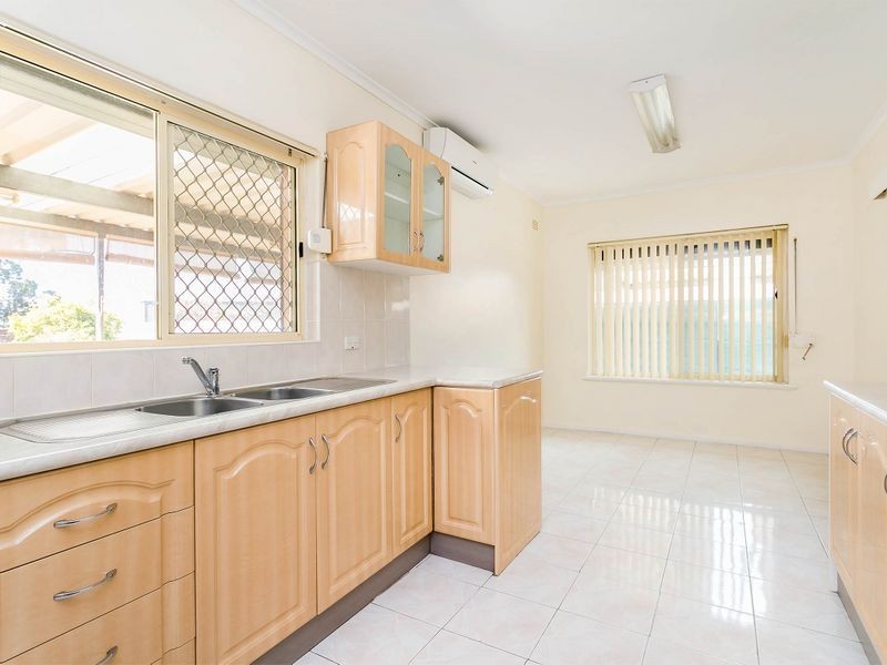 72 Eastern Parade, Ottoway SA 5013