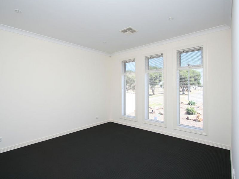 33 Manly Circuit, West Lakes Shore SA 5020