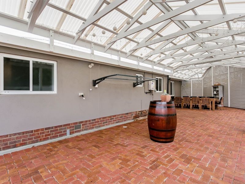 4 Reading Street, Clearview SA 5085