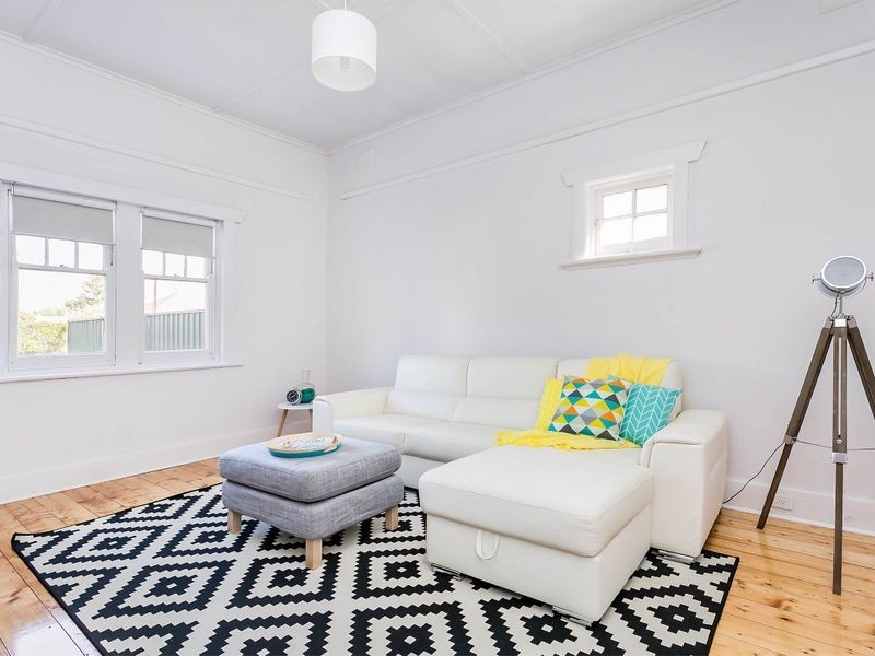 8 Golfers Avenue, Seaton SA 5023