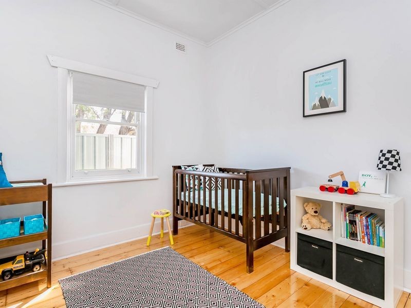 8 Golfers Avenue, Seaton SA 5023