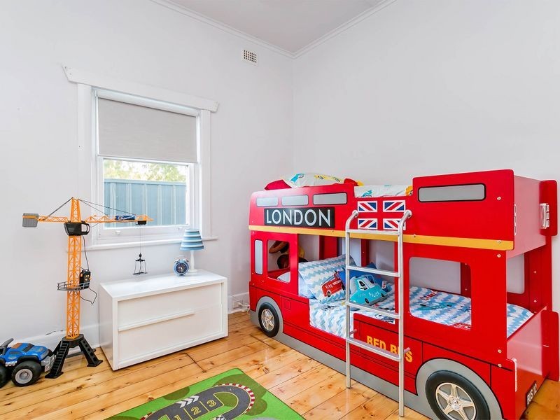 8 Golfers Avenue, Seaton SA 5023