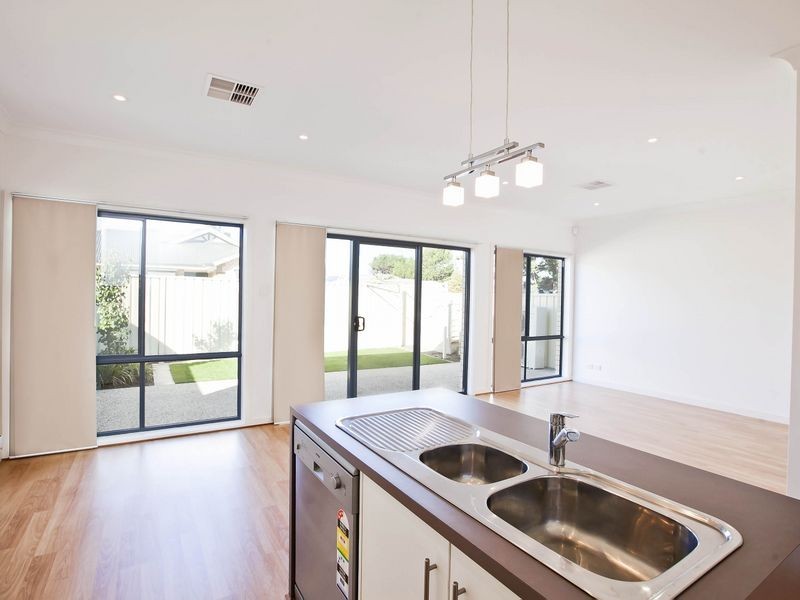 2/7 Minna Terrace, Semaphore Park SA 5019