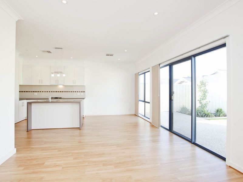2/7 Minna Terrace, Semaphore Park SA 5019