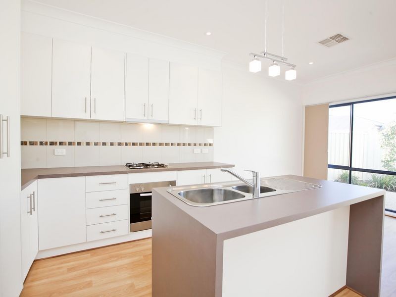 2/7 Minna Terrace, Semaphore Park SA 5019