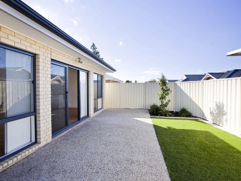 2/7 Minna Terrace, Semaphore Park SA 5019