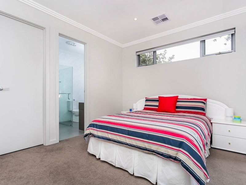 2a Marlee Court, West Lakes SA 5021