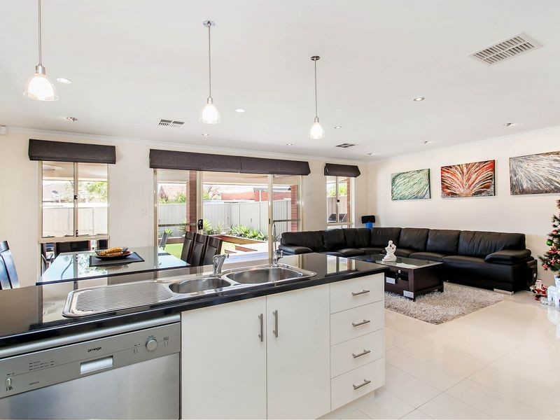 2 Cameron Avenue, Findon SA 5023