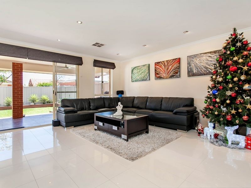 2 Cameron Avenue, Findon SA 5023