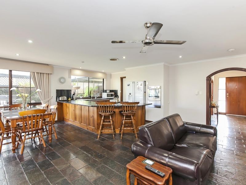 5 Pitcairn Grove, West Lakes SA 5021