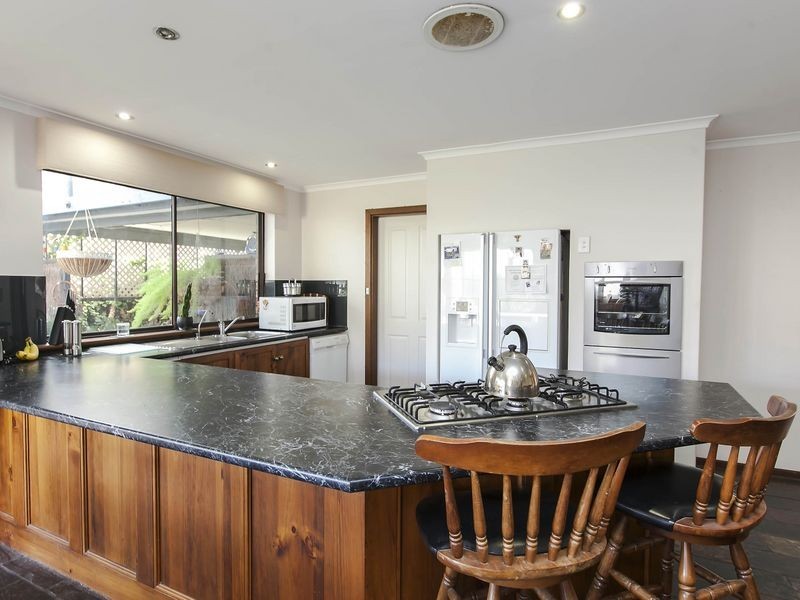 5 Pitcairn Grove, West Lakes SA 5021