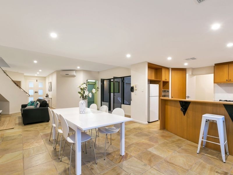 12 Gulf Point Drive, North Haven SA 5018