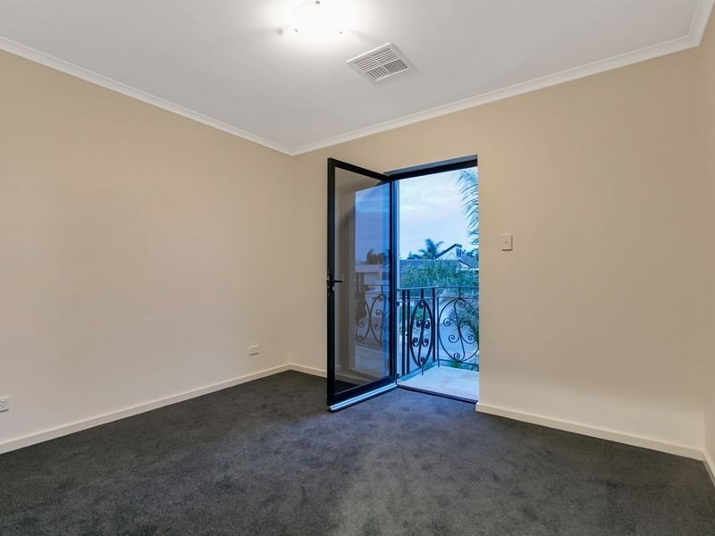 12 Gulf Point Drive, North Haven SA 5018