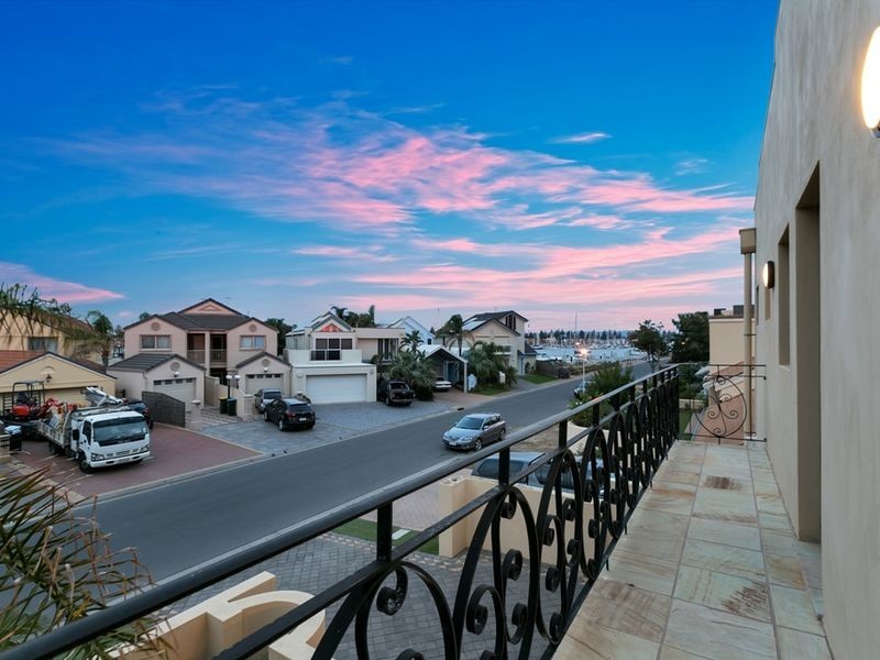 12 Gulf Point Drive, North Haven SA 5018