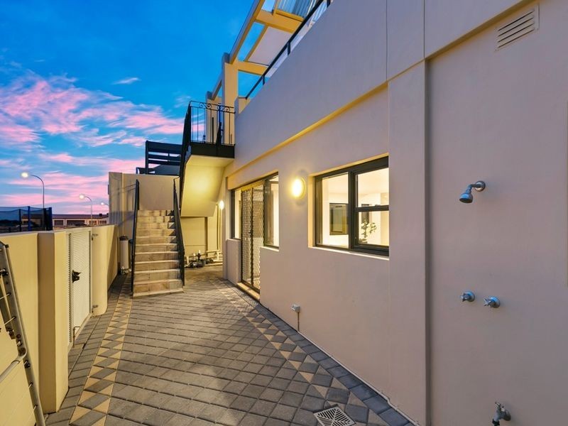 12 Gulf Point Drive, North Haven SA 5018