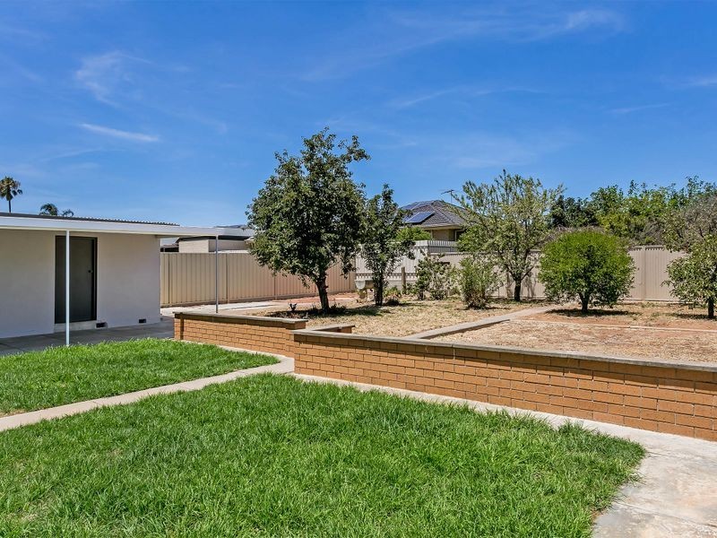 4 Lothian Avenue, Seaton SA 5023