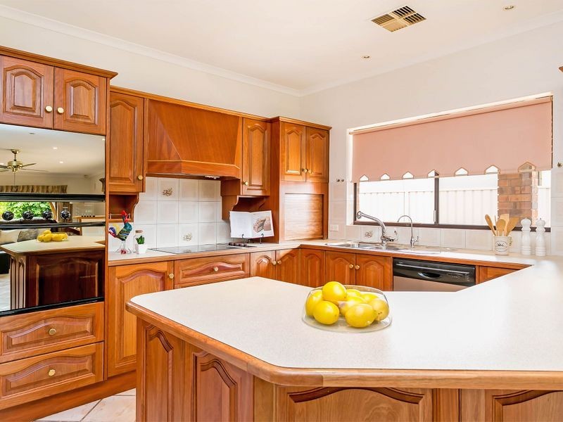 2 Martinique Court, West Lakes SA 5021