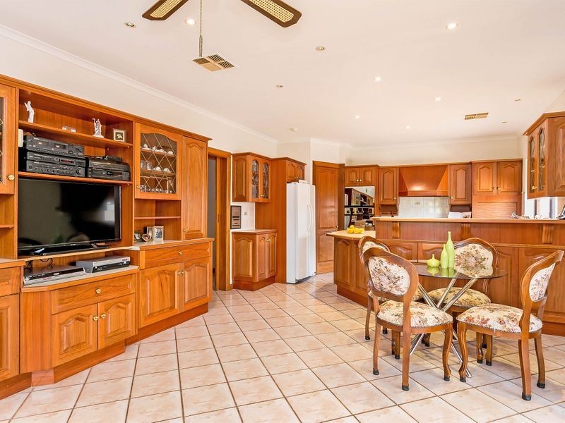 2 Martinique Court, West Lakes SA 5021