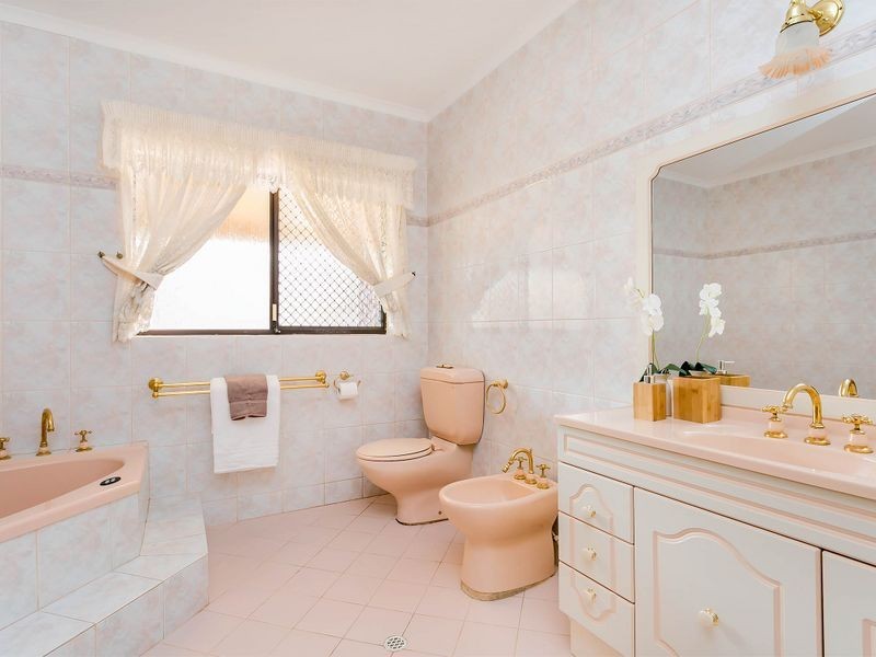 2 Martinique Court, West Lakes SA 5021