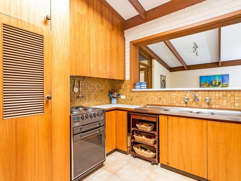 25 Lochside Drive, West Lakes SA 5021