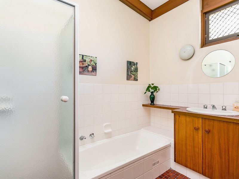 25 Lochside Drive, West Lakes SA 5021